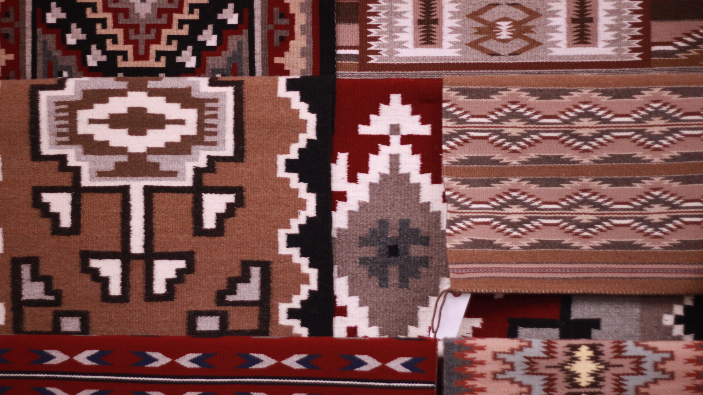 How to Identify an Authentic Navajo Rug (Complete Guide